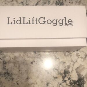 LidLiftGoggle White Box